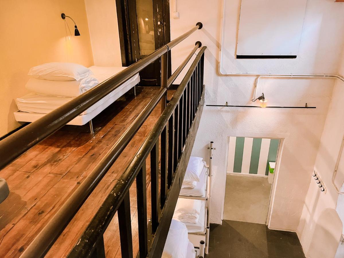 Bed in Gemengde Slaapzaal met 12 Bedden en Gedeelde Badkamer